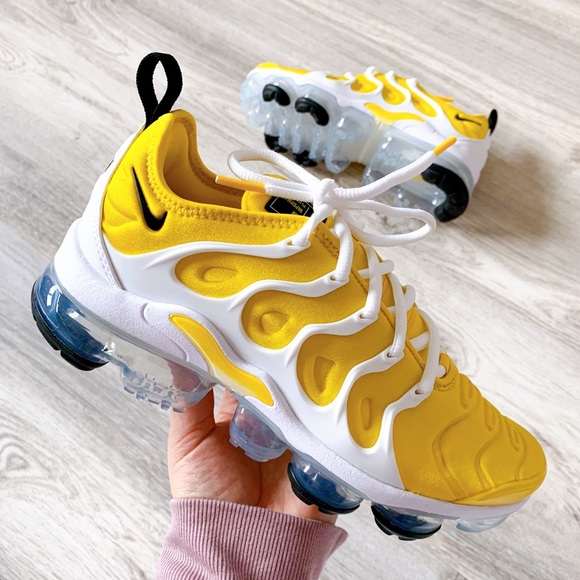 Nike Shoes - Nike Air Vapormax Plus